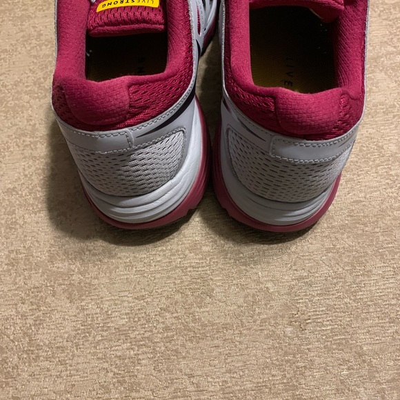 NIKE Women’s Dual Fusion Run 2 Livestrong Gray Running Shoes Sz 8, 599181-002 - Picture 6 of 8